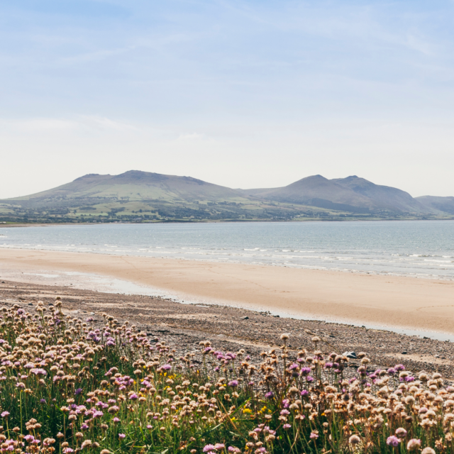 Dinas Dinlle Beach