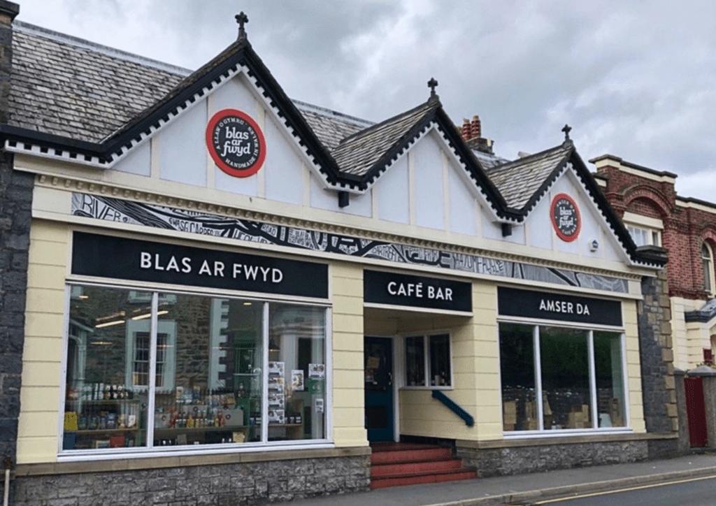 Shop at Blas Ar Fwyd, Llanrwst